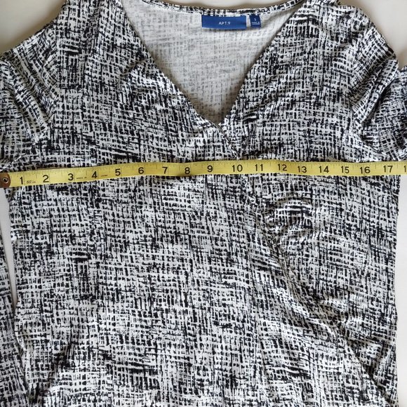APT. 9 Black & White Soft Knit Tunic Wrap Top NWT - Picture 6 of 7
